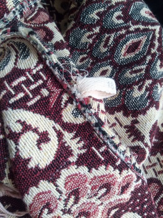 Покривка за легло с ресни от социализма