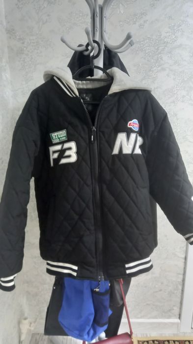 Продается куртка на рост 170. Цена 15000