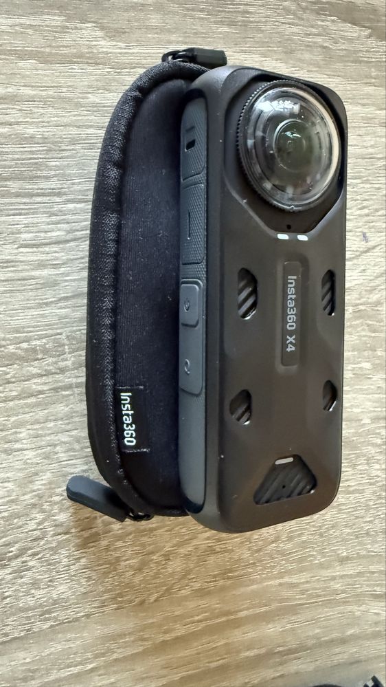 Екшън камера Insta 360 x4