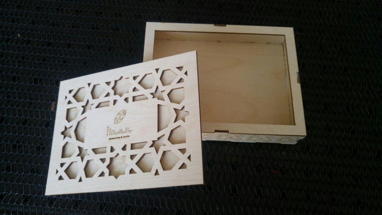 Упаковка коробки из фанеры qutilar fanera лазер лазерная резка
