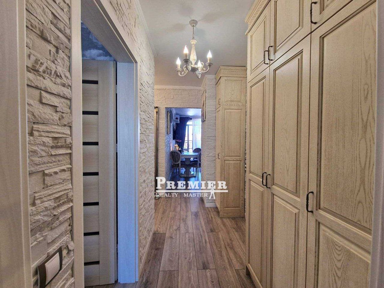 Продава се Тристаен апартамент в Свети Влас - 103 кв.м за 1942 €/кв.м - Снимка #2