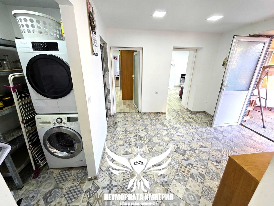 Продавам двуетажна къща 240РЗП с широк двор 1280кв. в с.Дълбок Извор