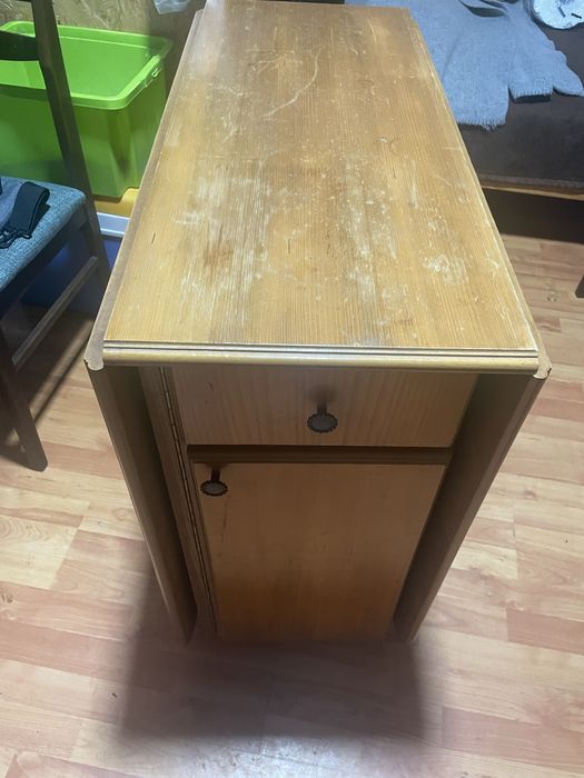 Masă din lemn extensibilă