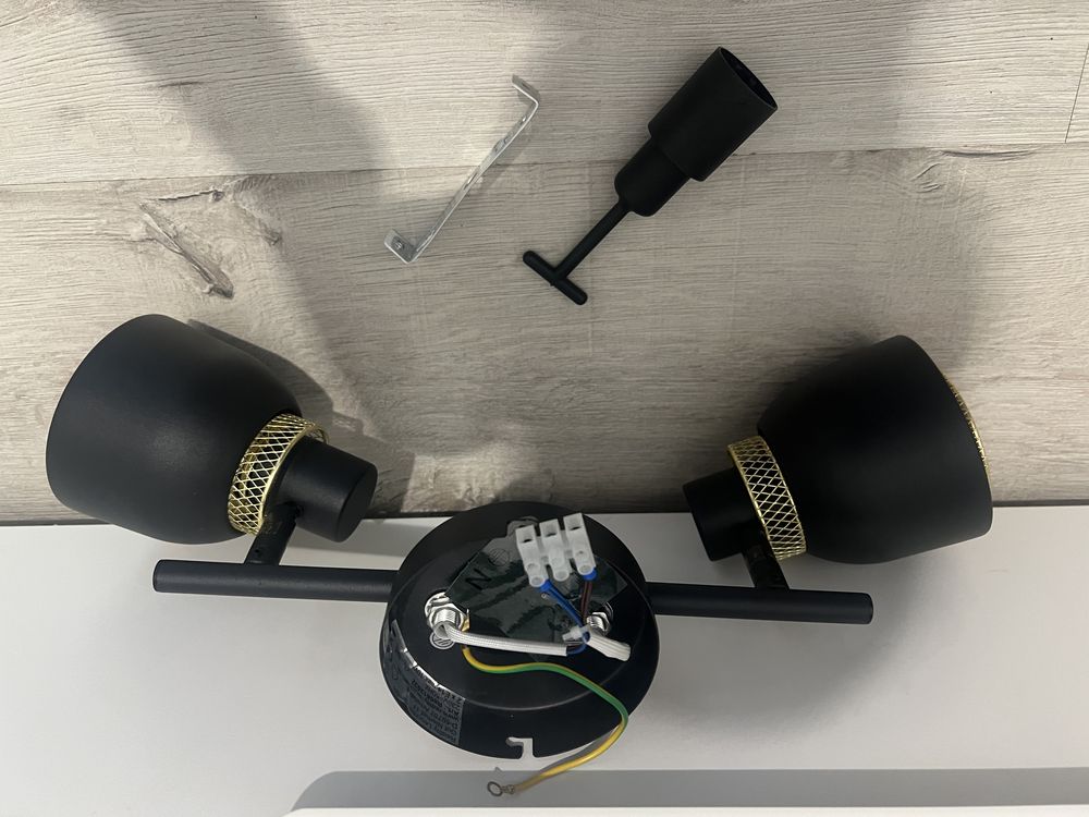 Lustra cu 2 abajoare,becuri E14 sau E27 cu adaptor