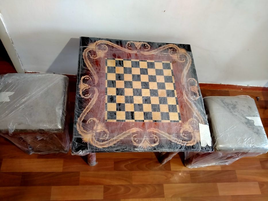 Продам шахматный стол,шахматы,стулья набор
