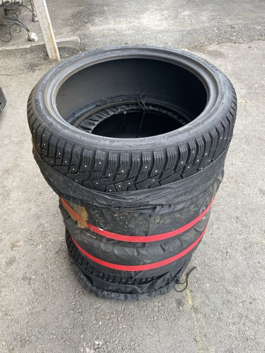 комплект зимних шин Hankook 225/40R18