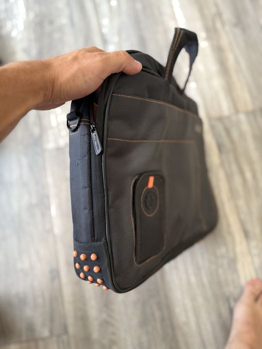 Чанта за лаптоп или документи.