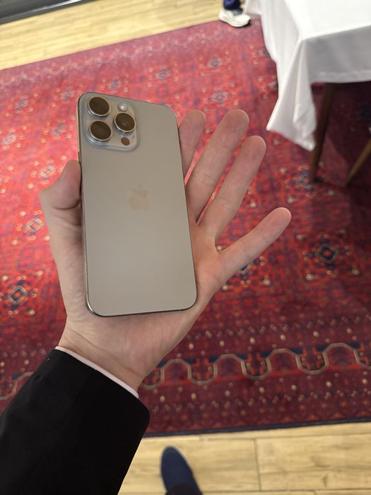 Iphone 15 pro max sotiladi ideal xolatda xich qatti almashmagan