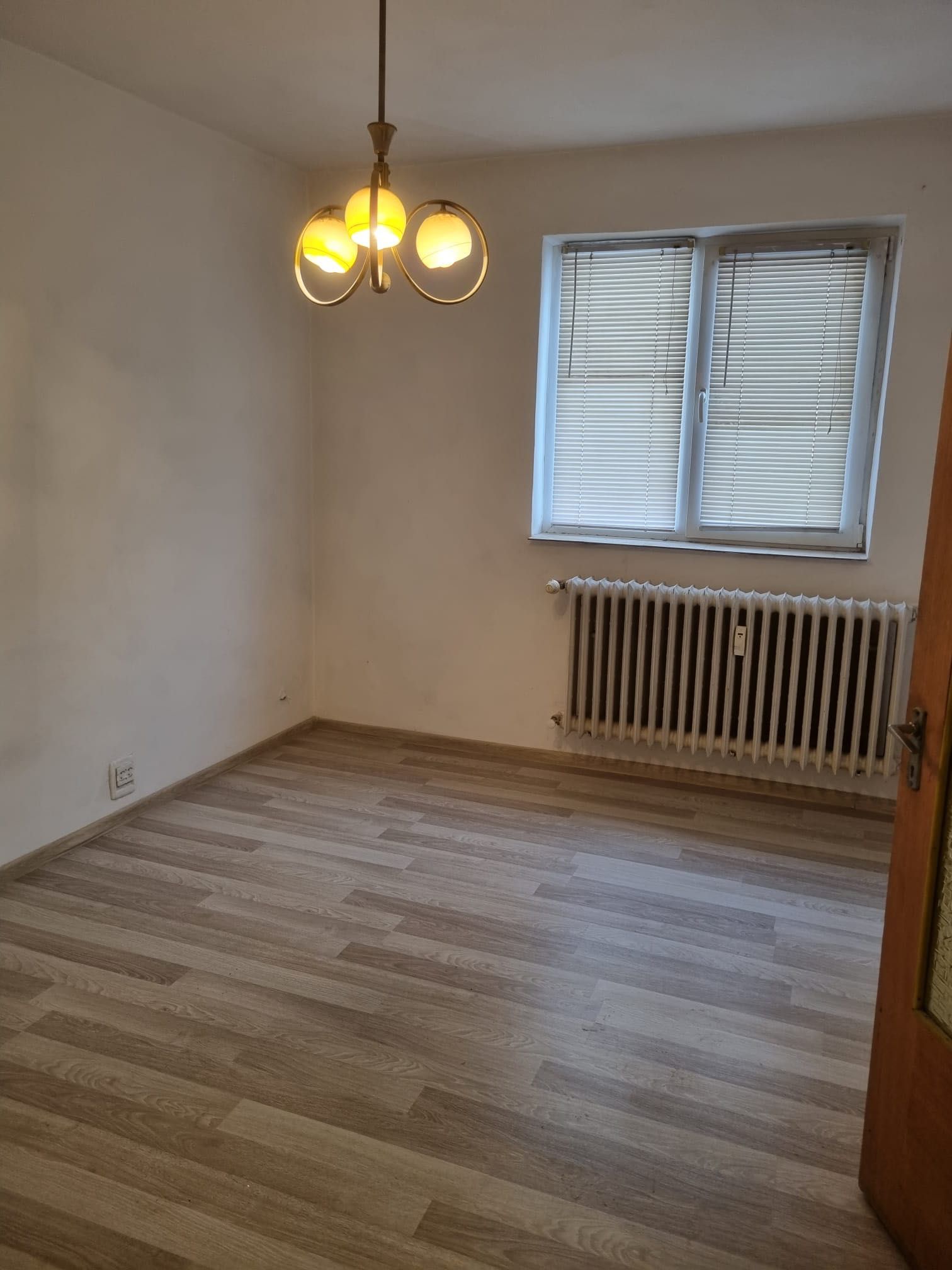 Vand apartament 2 camere