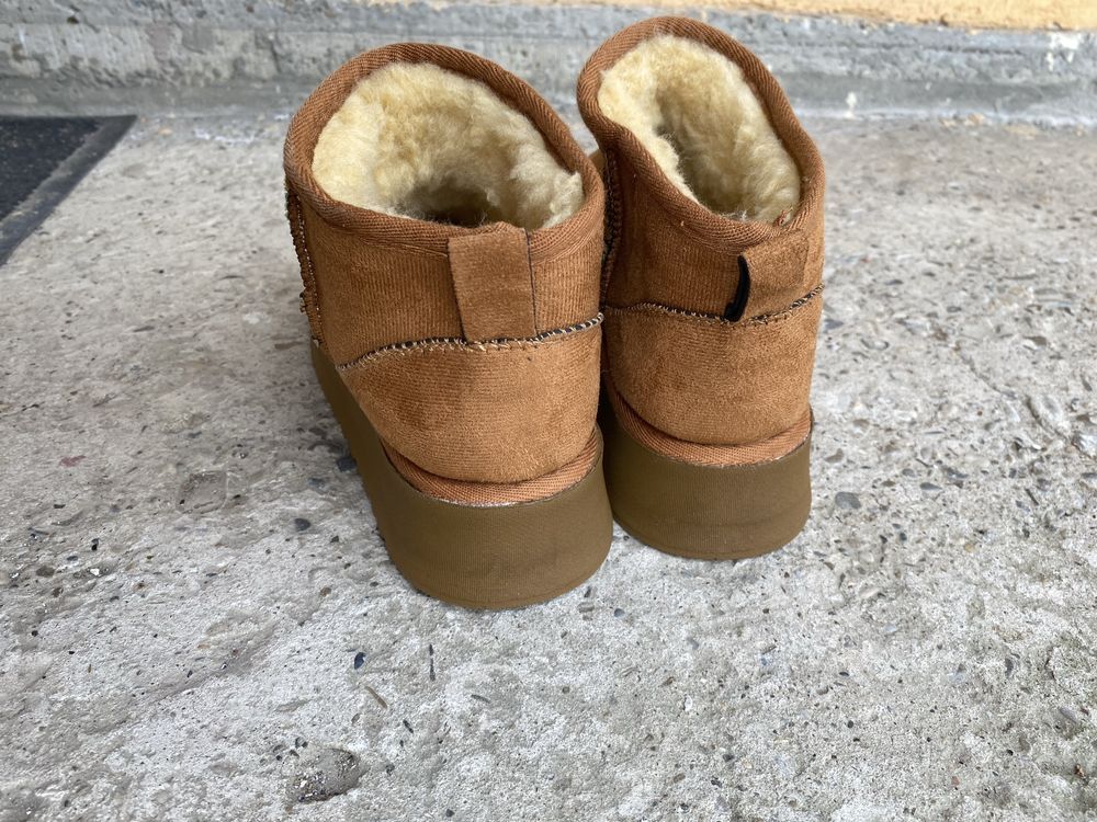 Vand    Ugg  noi