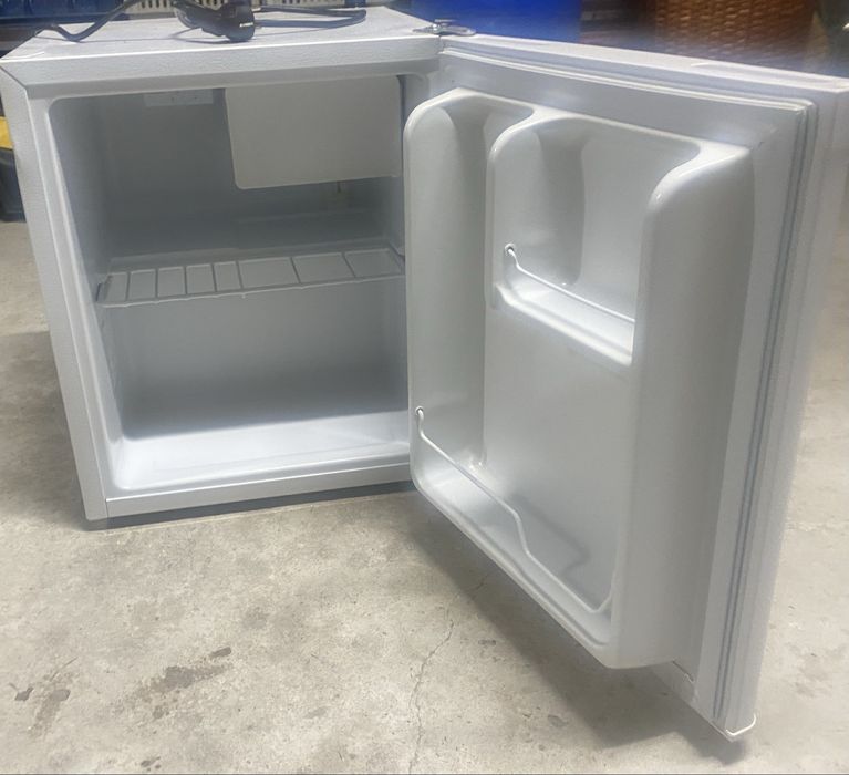 Хладилник мини бар