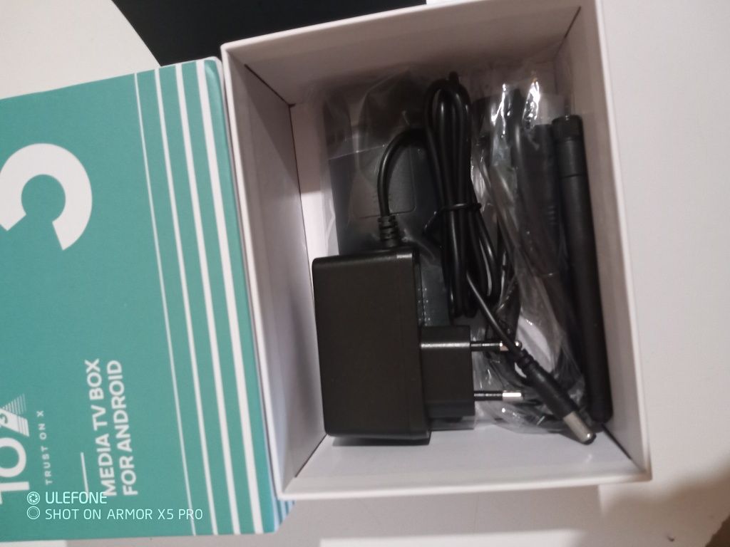 РАЗПРОДАЖБА. Тв бокс TOX3   4/32   S905X4.