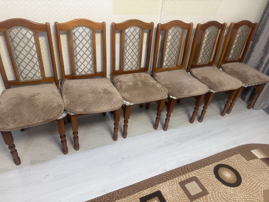 Продам стол со стульями 8 штук в отличном состоянии