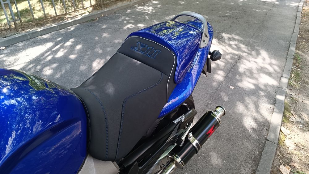 Honda cb1100. X11 hornet