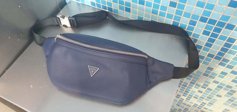 Уникална мъжка чантичка GUESS