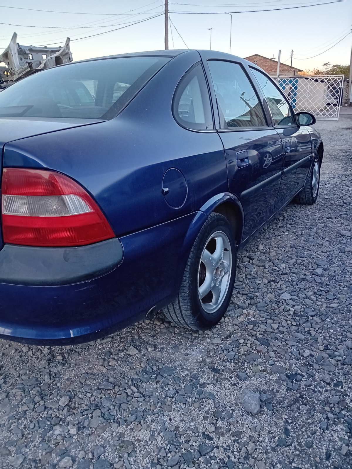 Opel Vectra 1.8 бензин 1998 година 115 к.с.