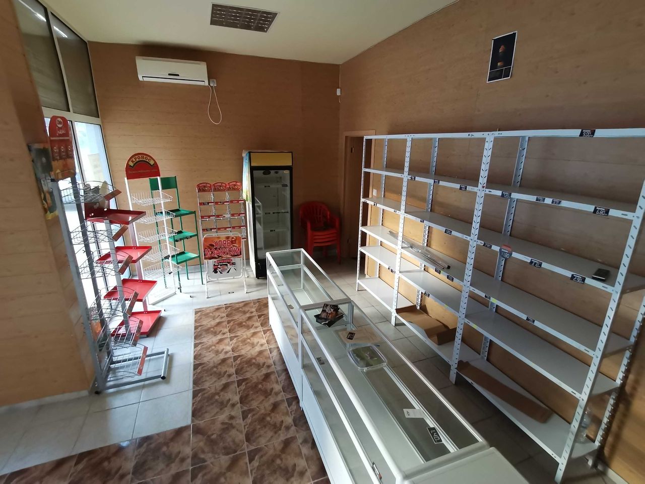 Дава се под наем Магазин в Бургас, Меден рудник - зона А - 40 кв.м за 150 € - Снимка #2