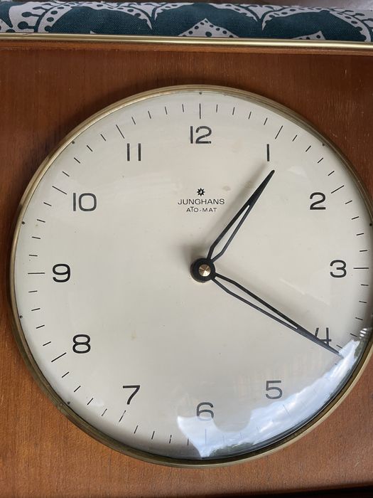 Стенен часовник Junghans Ato - Mat