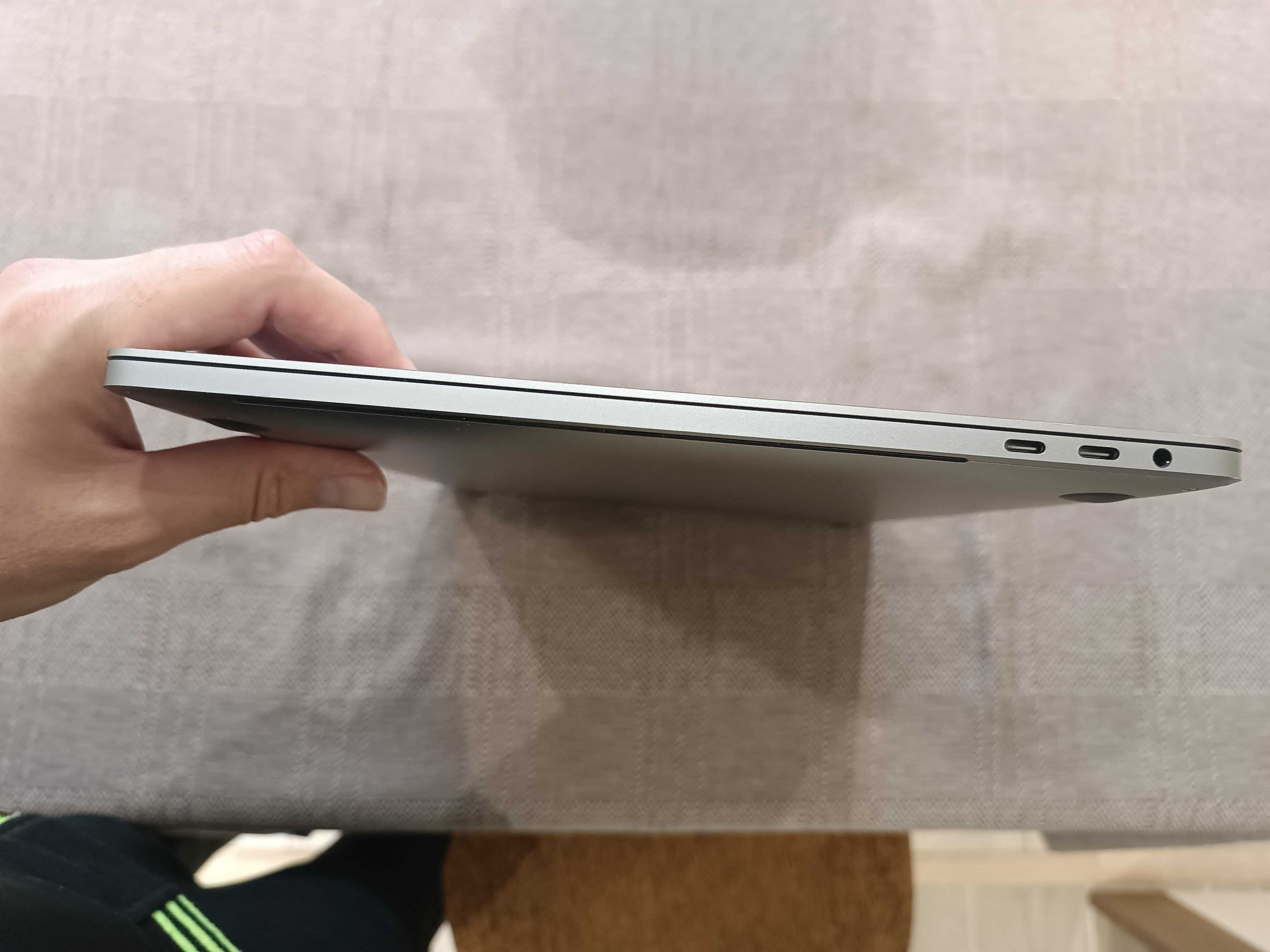 MacBook Pro A1707