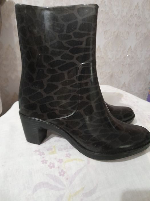 Резиновые полусапожки