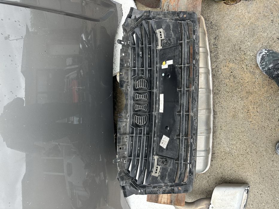 Audi A4 17-19г Предна Решетка ОЕ