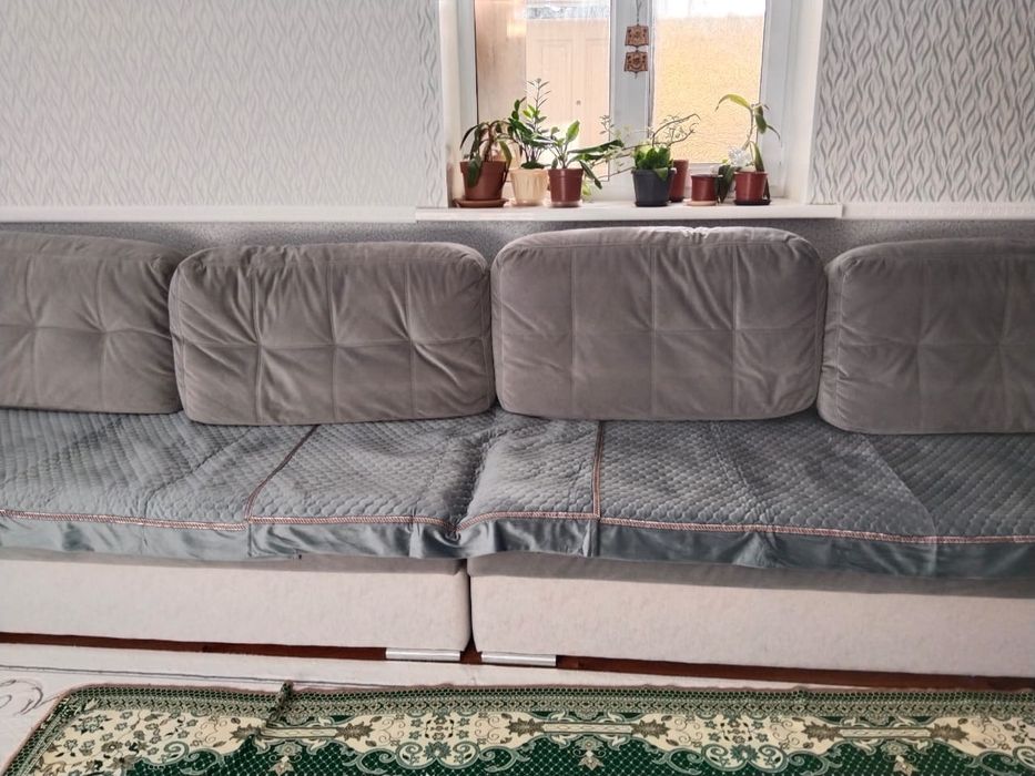 Диван для комнаты