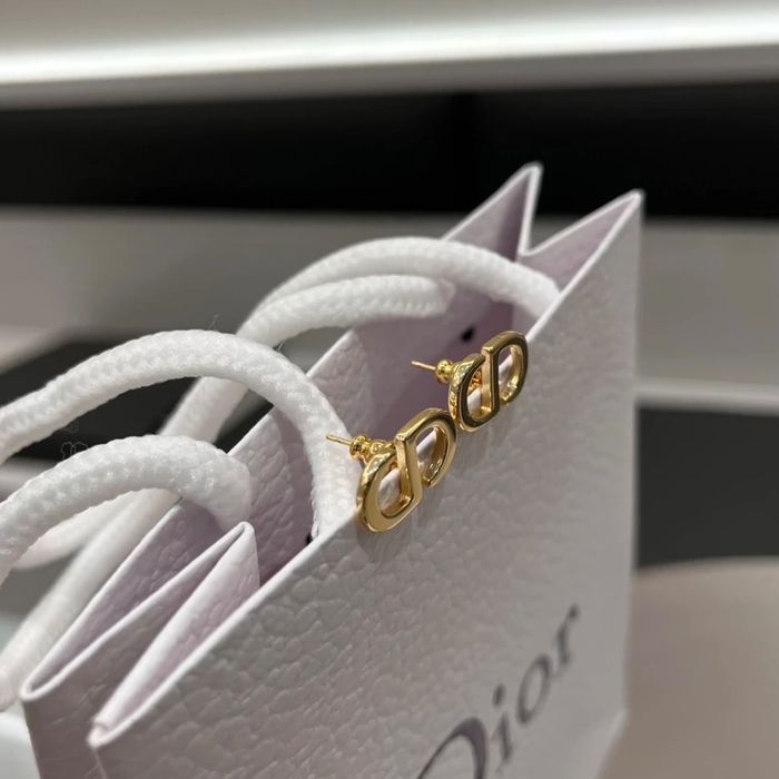 Обеци на марката Dior