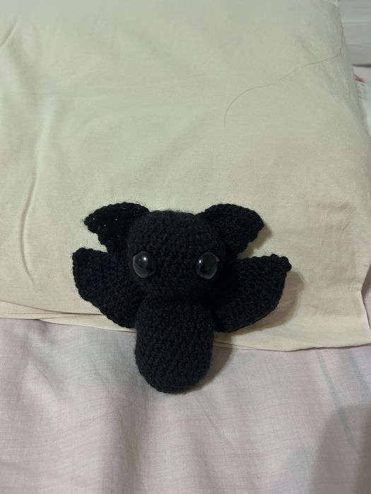 Вязаная мягкая поюшевая игрушка летучия мышь