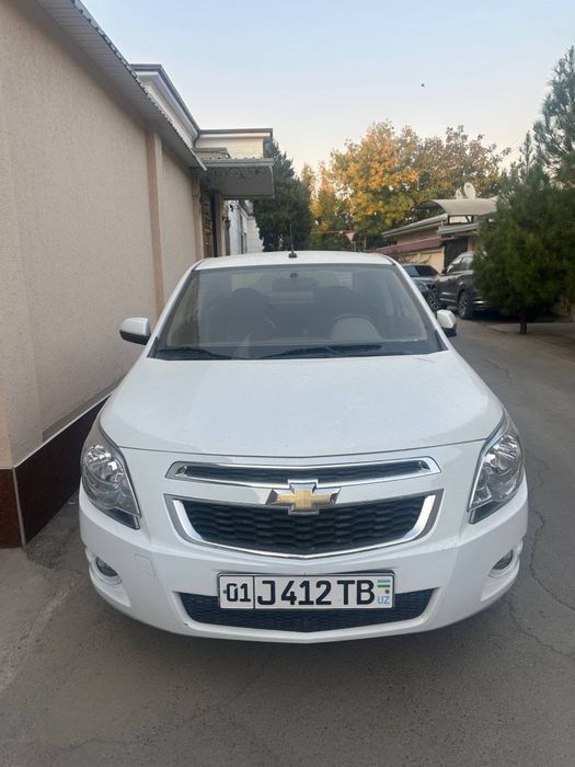 Холати яхши бир кол хайдалган битта пароги бн эшигини тегида мятина бо