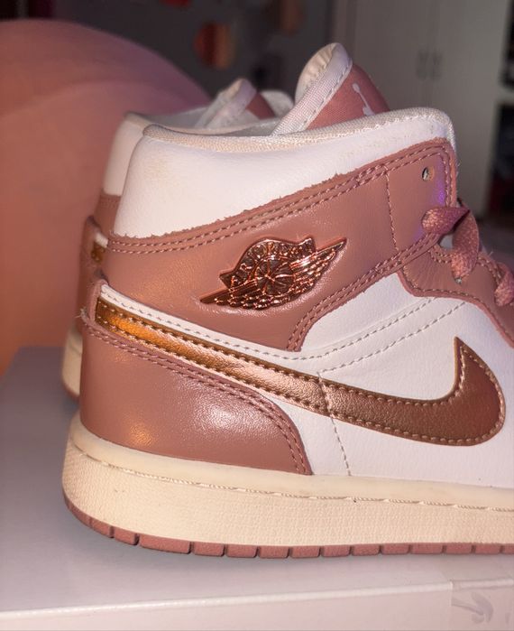 Air Jordan 1 Mid SE WMNS