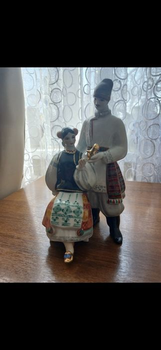 Продам фарфоровые статуэтки