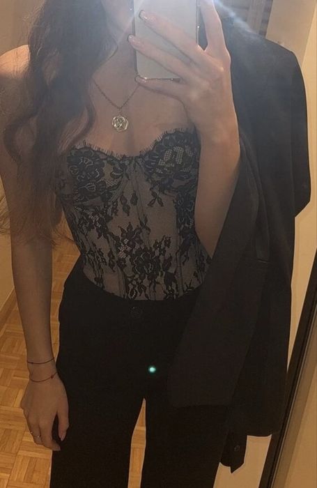 Корсет с дантела и връзки