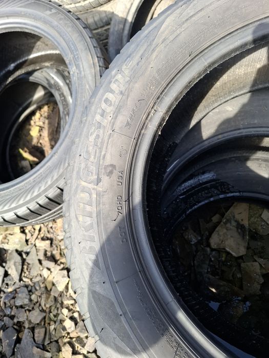 Vand 1 sau 2 anvelope 225 60 18 brigestone de iarna ranflet