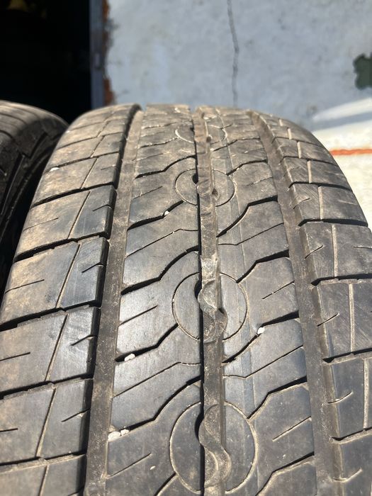 4 бр. гуми за бус 225/65/16C Semperit 3x9 mm 2x7 mm DOT 0218