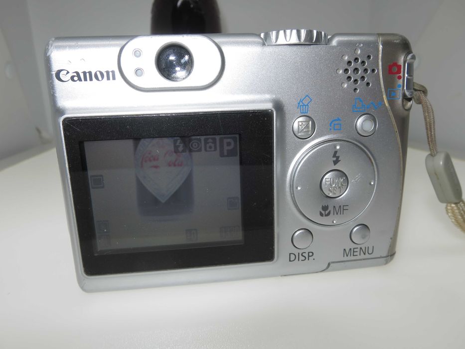 Canon PowerShot A530 ретро дигитален фотоапарат работи и снима отлично