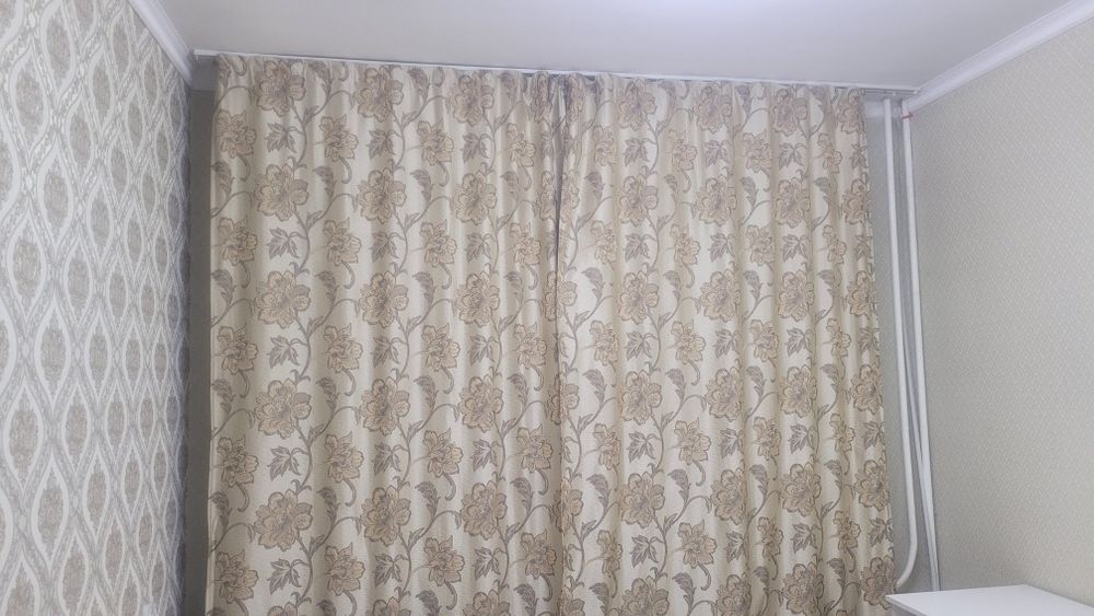 Продам тюли 3 штуки по 4 и 5 метров , шторы