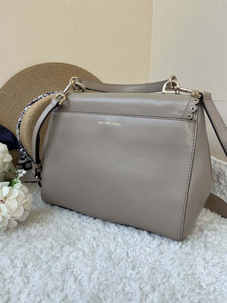 Guess Liu jo Michael kors чанта модел Ava от естествена кожа