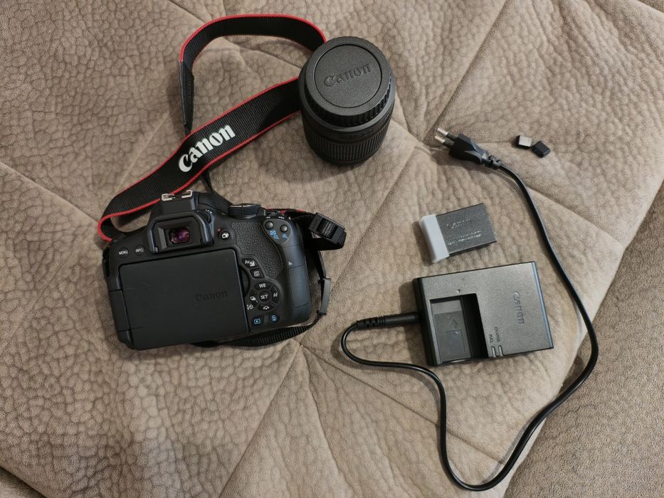 Фотоапарат Canon EOS 750D