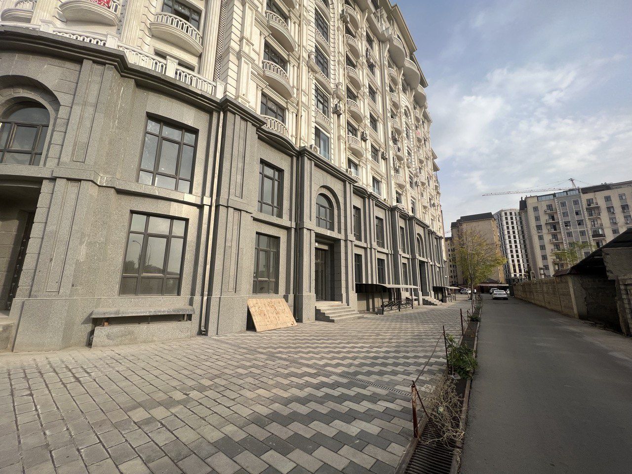 Продаётся 151 м2 офисного помещения на Яккасараским районе