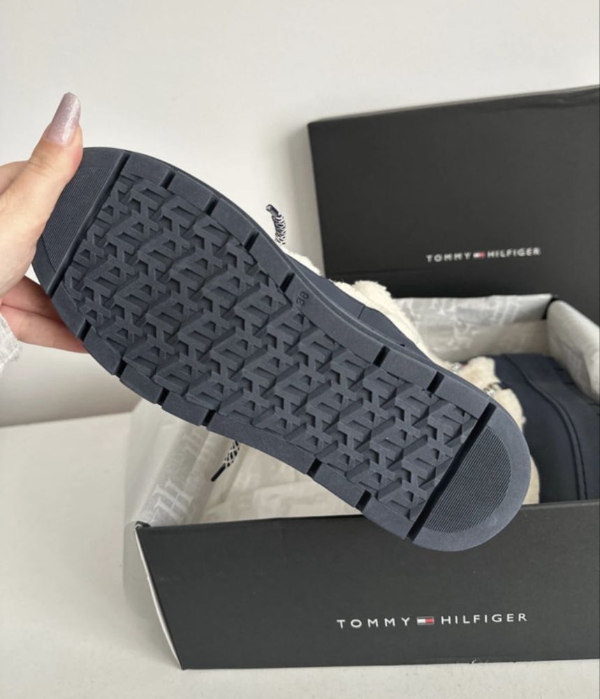 Ghete Tommy Hilfiger imblanite noi
