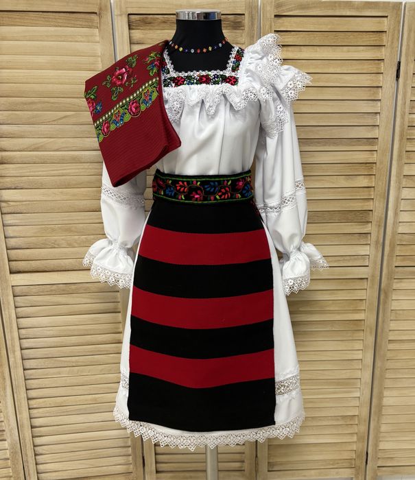 Costum traditional/popular de Maramures pentru femei autentic, complet