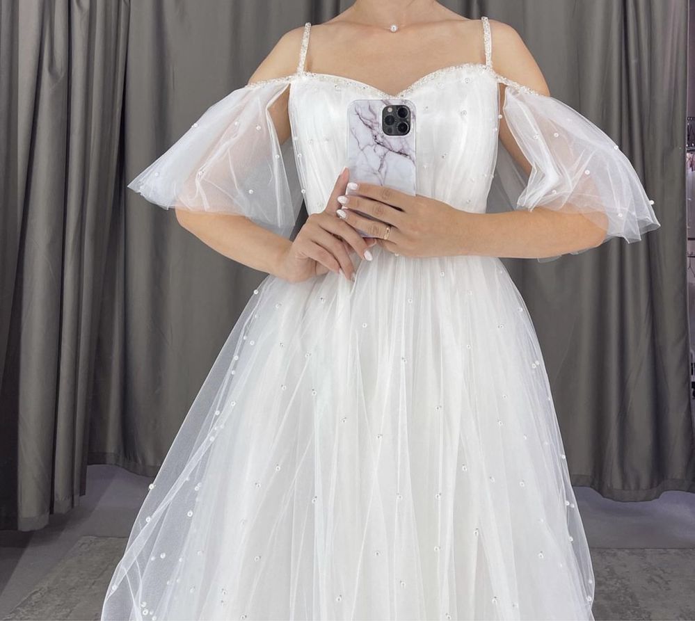 Продам нежное свадебное платье с жемчужинами