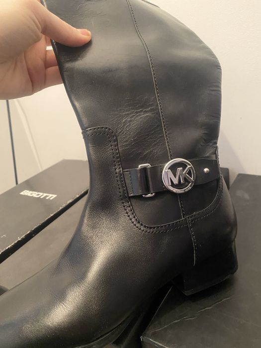 Vând cizmă Michael Kors