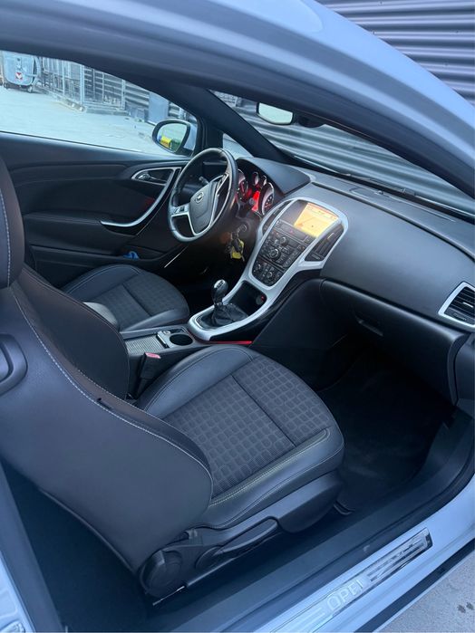 Opel astra j gtc