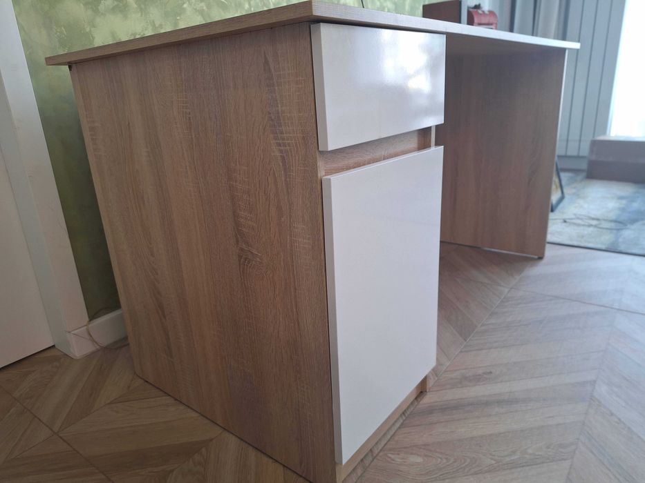 Дървено бюро за ученик или работа