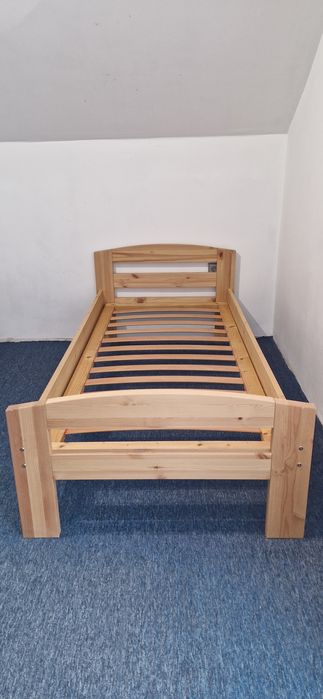 Pat din lemn 90/200 cm.cu somieră și saltea
