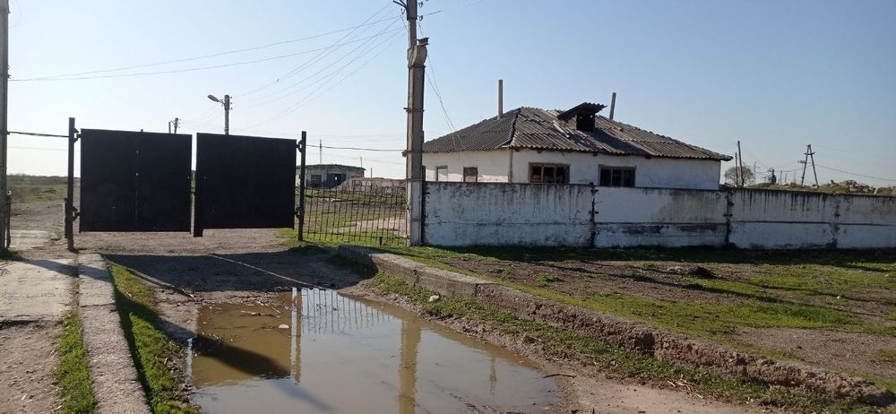 Продается фЕрма Бука таш обл, город Бука 4 гектар, готовый бизнес