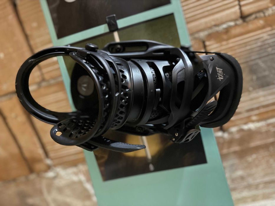 Сноуборд Burton Paramount Camber x Mona Lisa и автомати Lexa EST