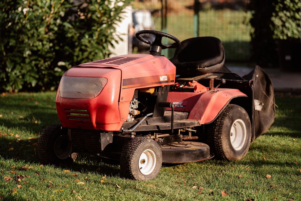 Tractoraș de tuns gazon MTD – stare foarte bună, gata de lucru!