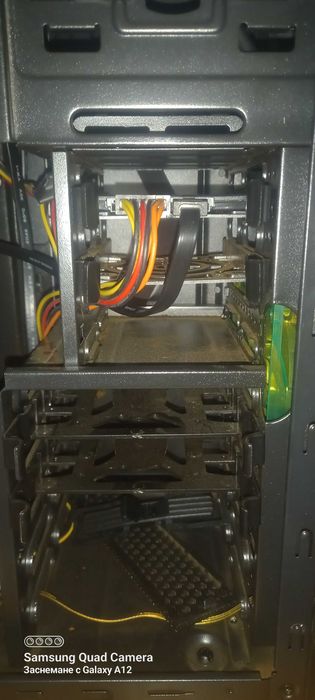 Продавам  настолен компютър сокет 1151